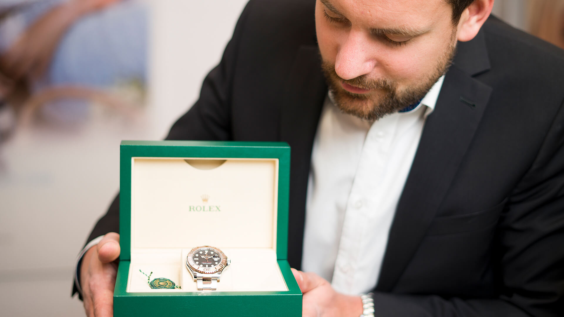 Fabian Herbach präsentiert Ihnen gerne seine edlen Uhrenschätze von Rolex, Omega, Breitling und Co.