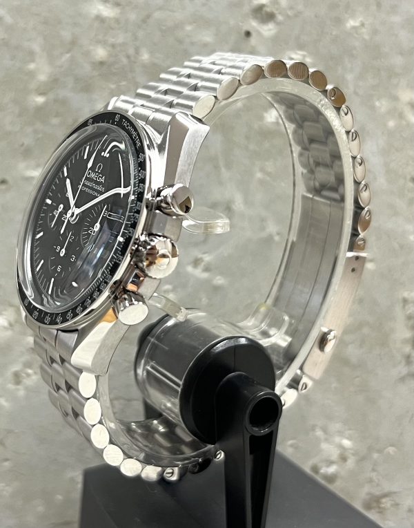 Omega Speedmaster Co-Axial Moonwatch 2