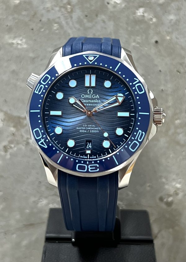 Omega Seamaster Diver 300M Co-Axial "SUMMER BLUE" 2