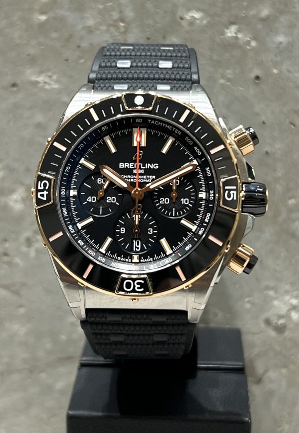Breitling Super Chronomat B01 44 2