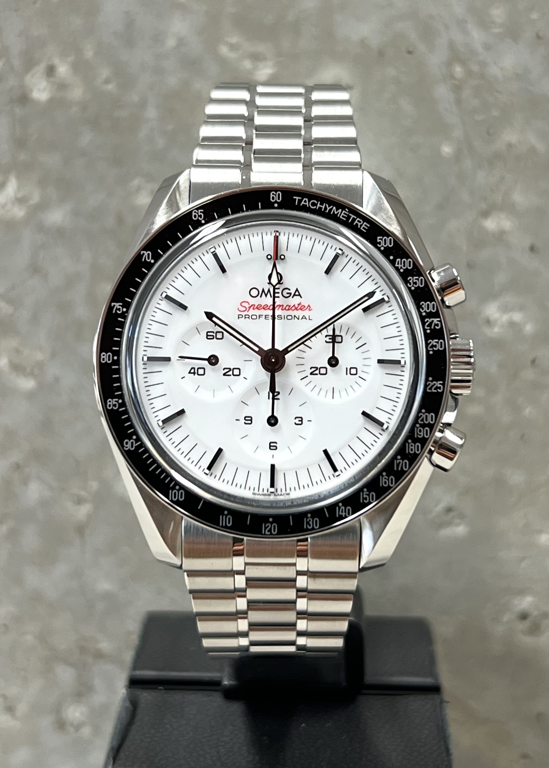 Omega Speedmaster Moonwatch Co-Axial Master 2