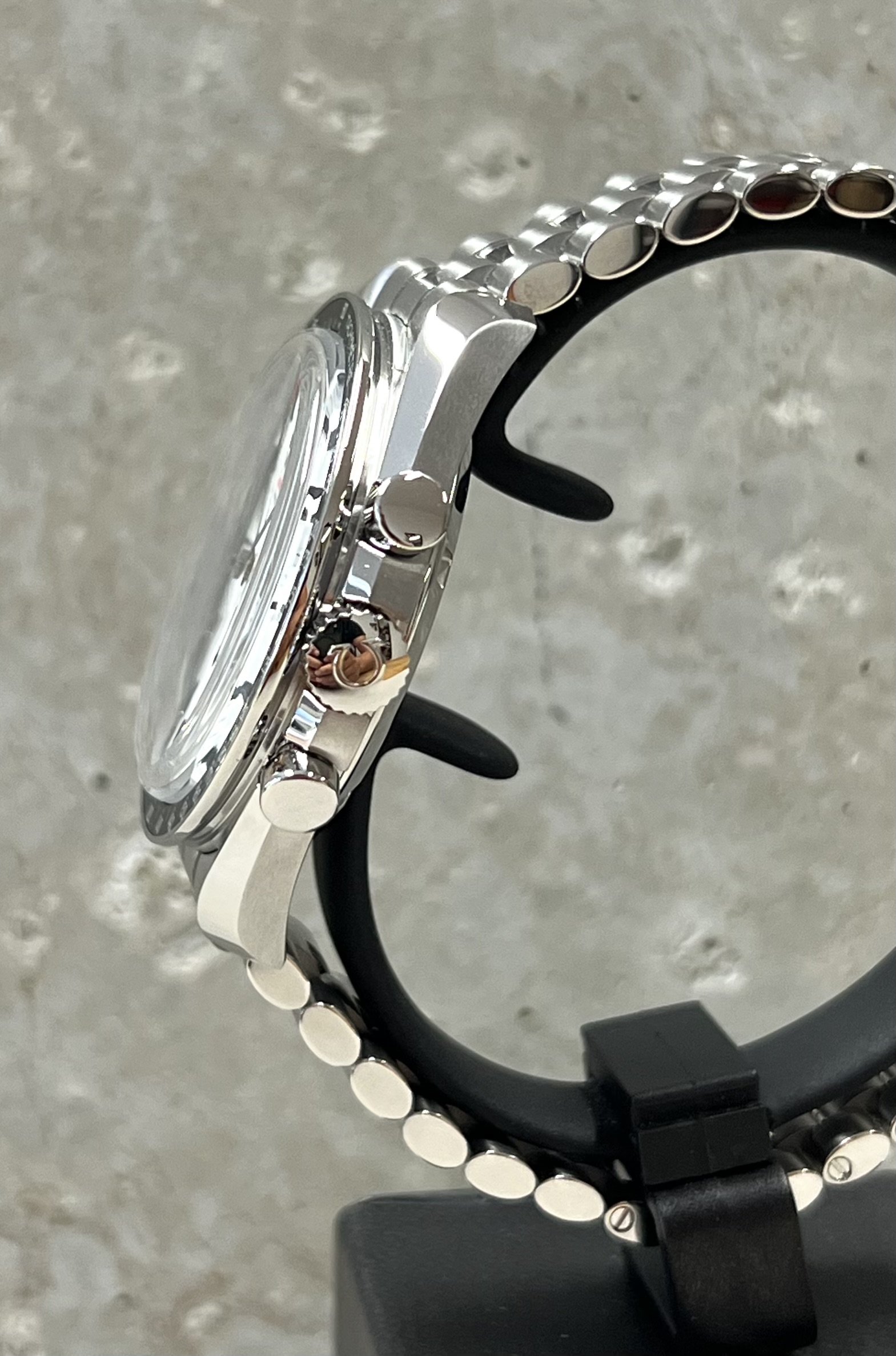 Omega Speedmaster Moonwatch Co-Axial Master 4