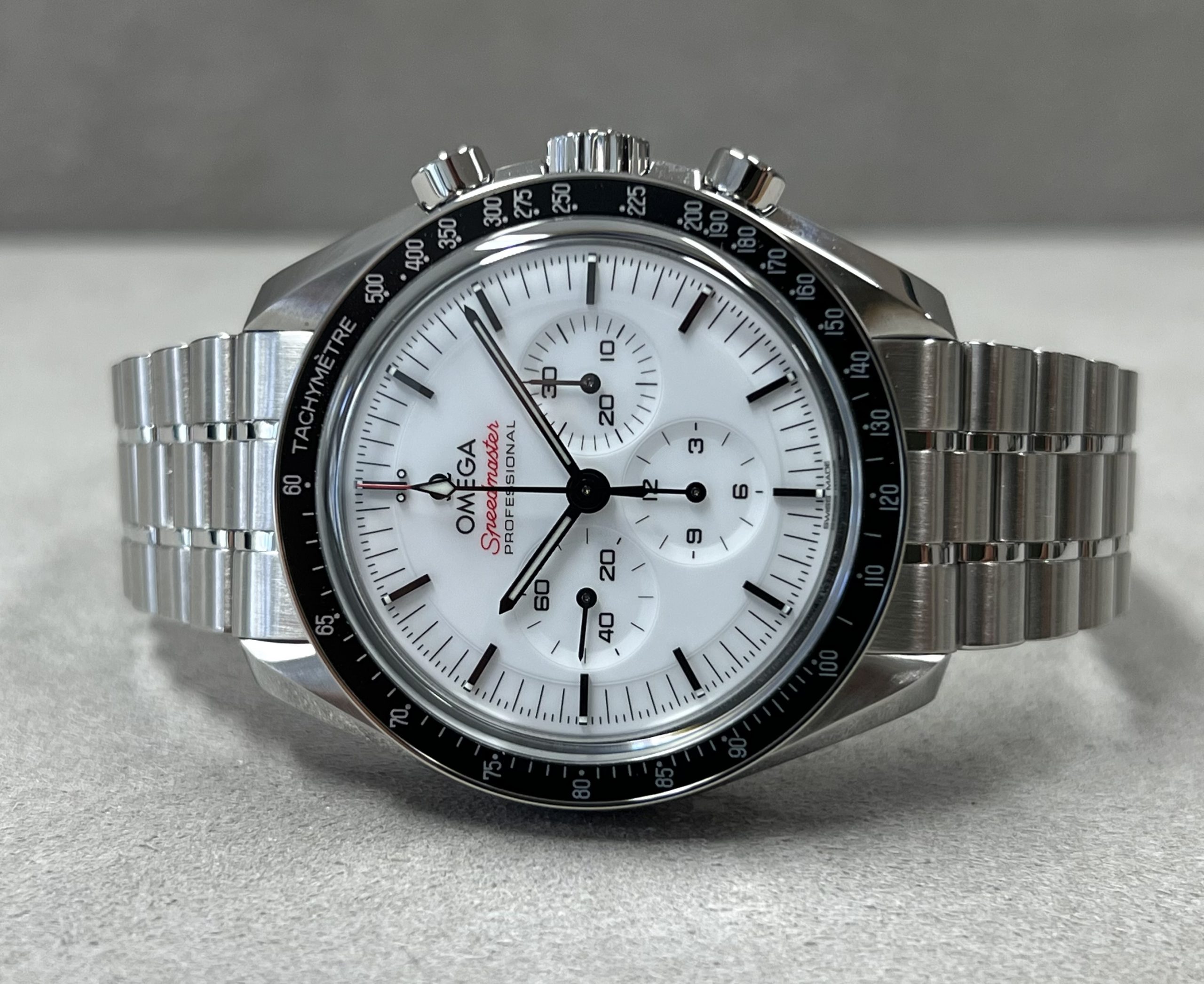 Omega Speedmaster Moonwatch Co-Axial Master 9