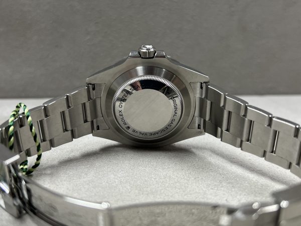 Rolex Sea-Dweller "Single red" 11