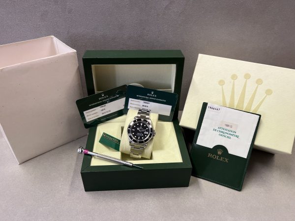 Rolex Submariner Date 16