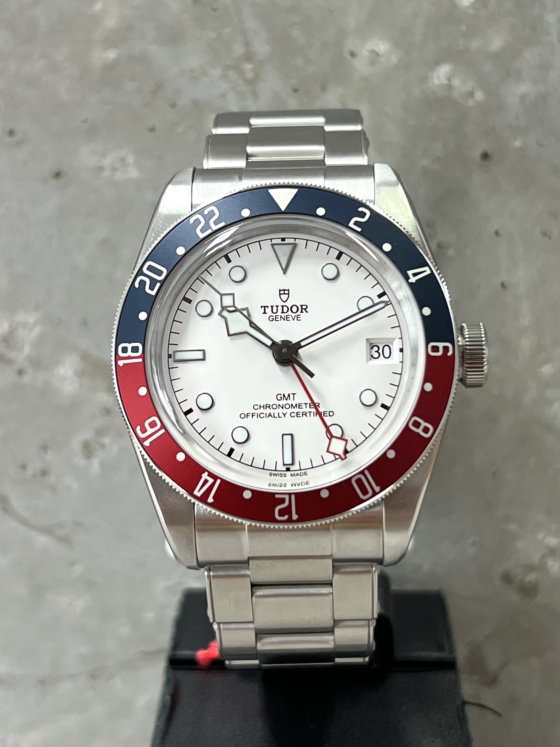Tudor Black Bay GMT "Pepsi" weißes Zifferblatt 2
