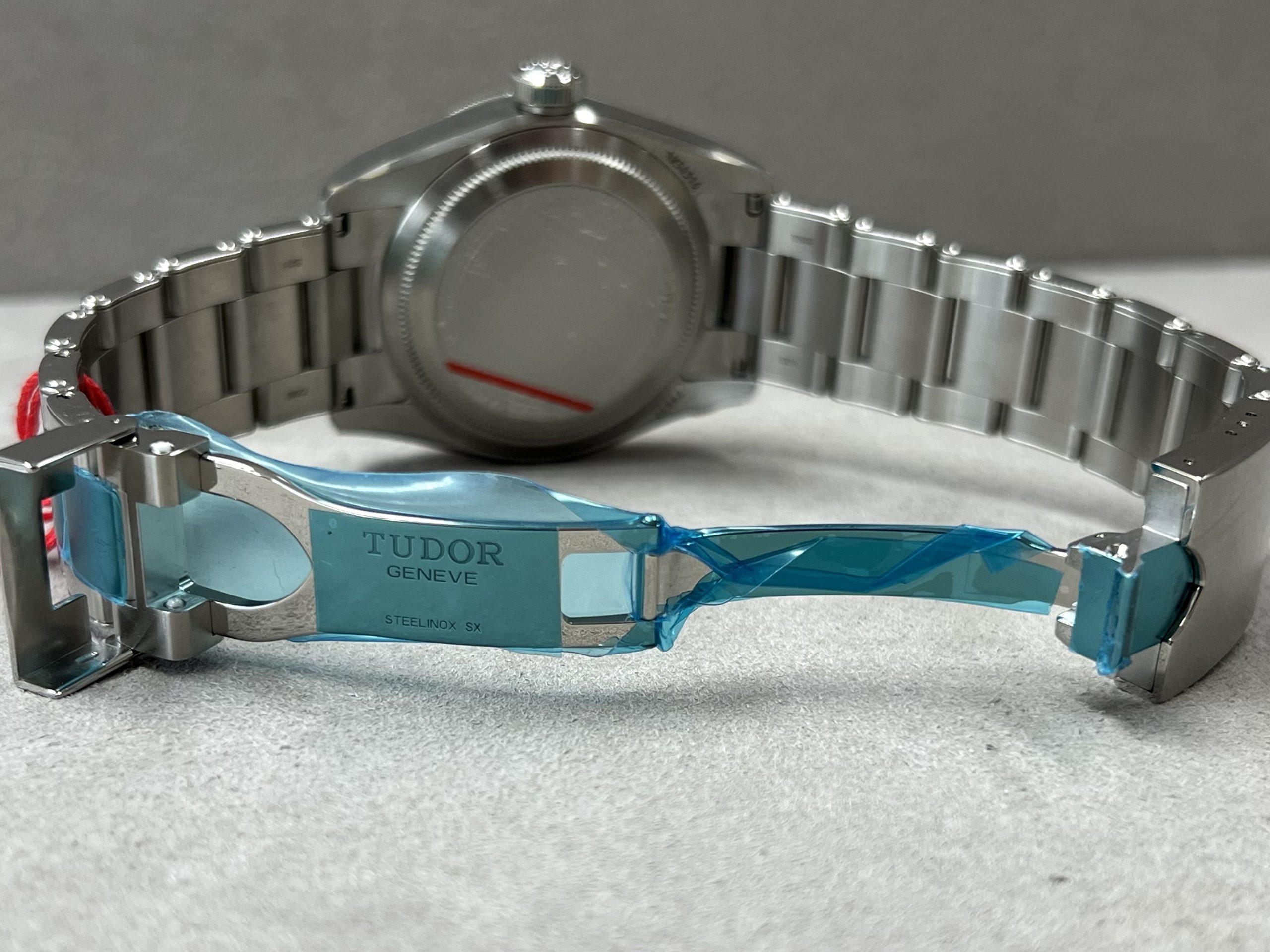 Tudor Black Bay GMT "Pepsi" weißes Zifferblatt 10