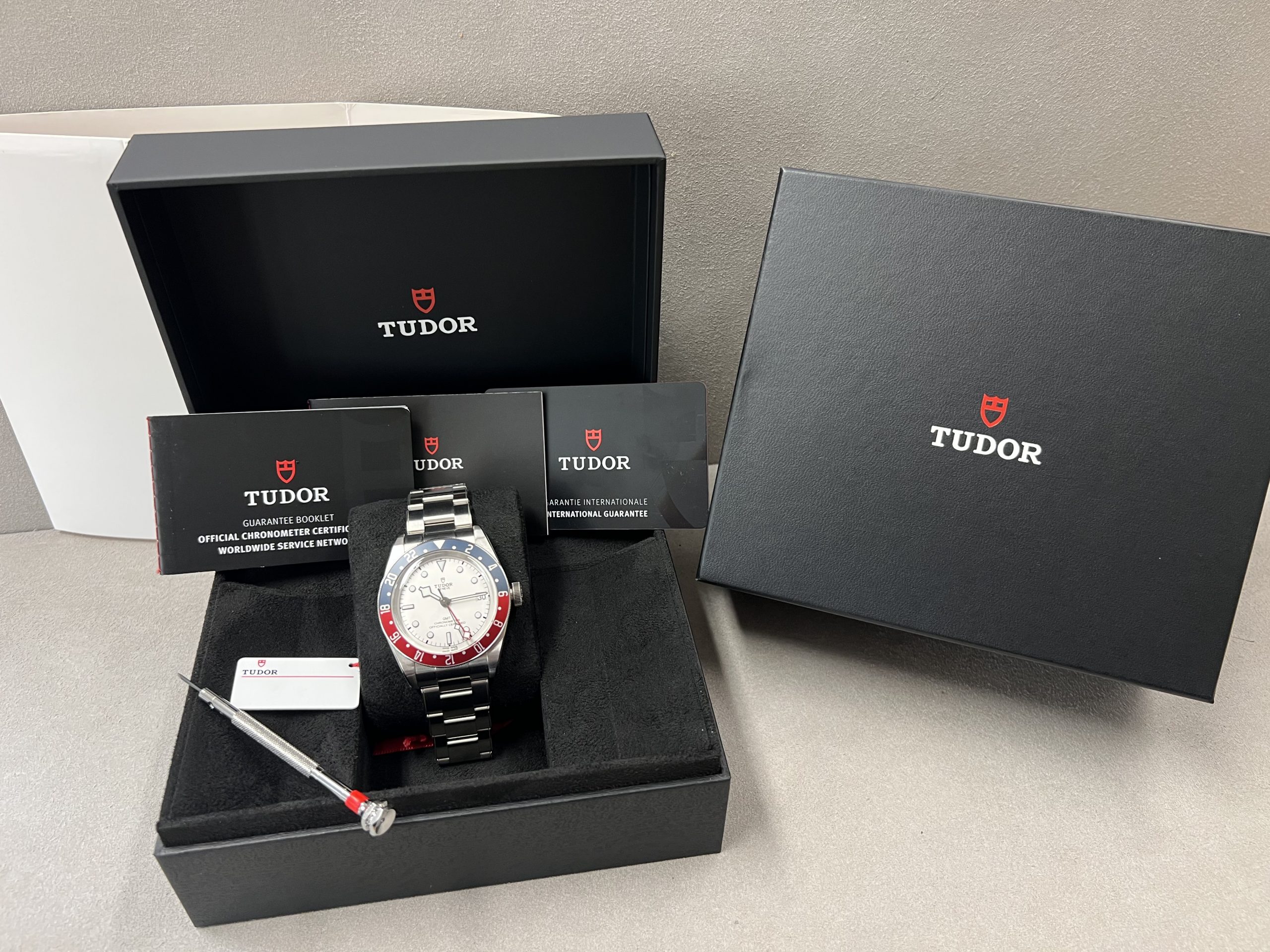 Tudor Black Bay GMT "Pepsi" weißes Zifferblatt 12