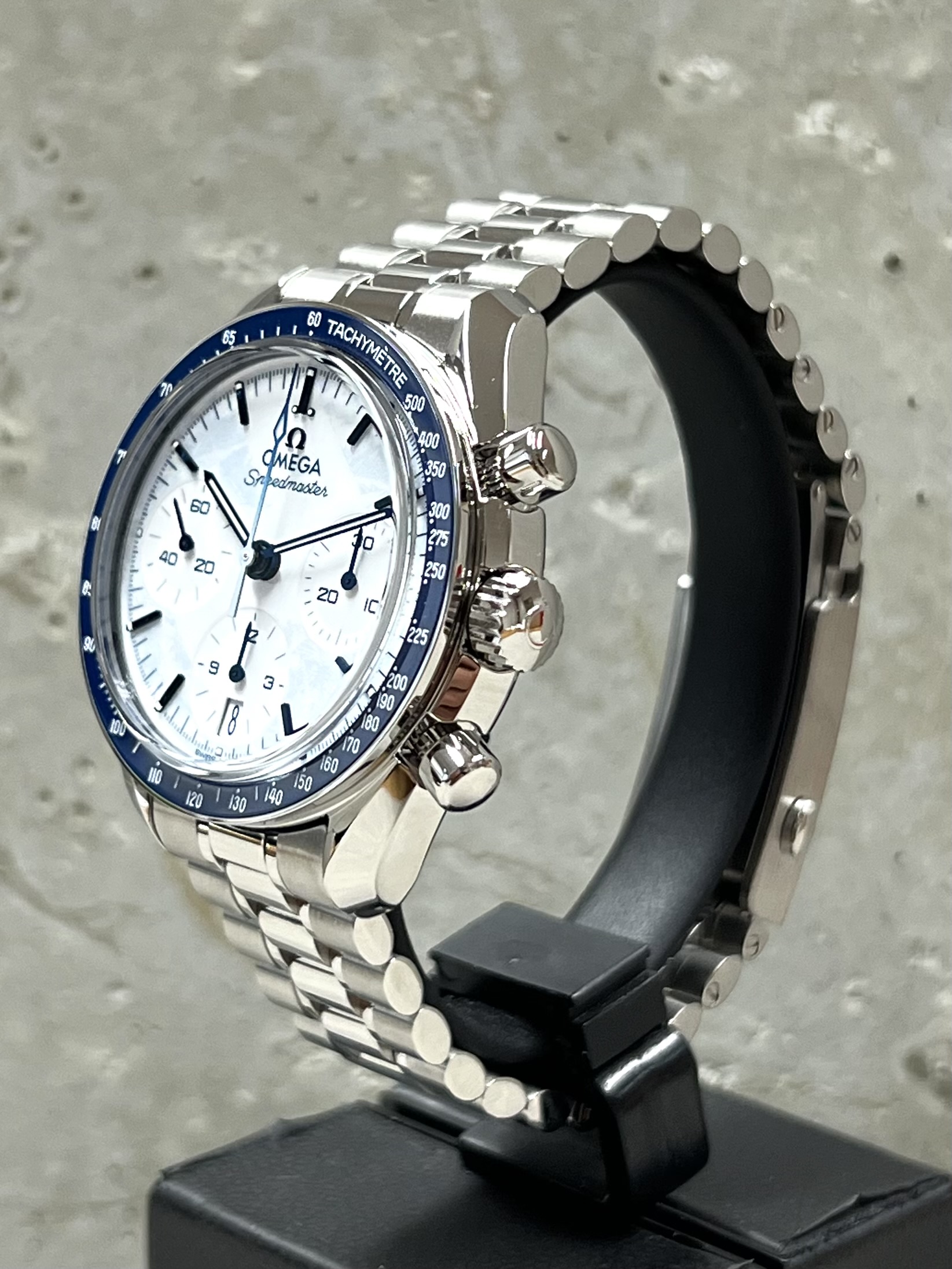 Omega Speedmaster Milano Cortina 2026 3