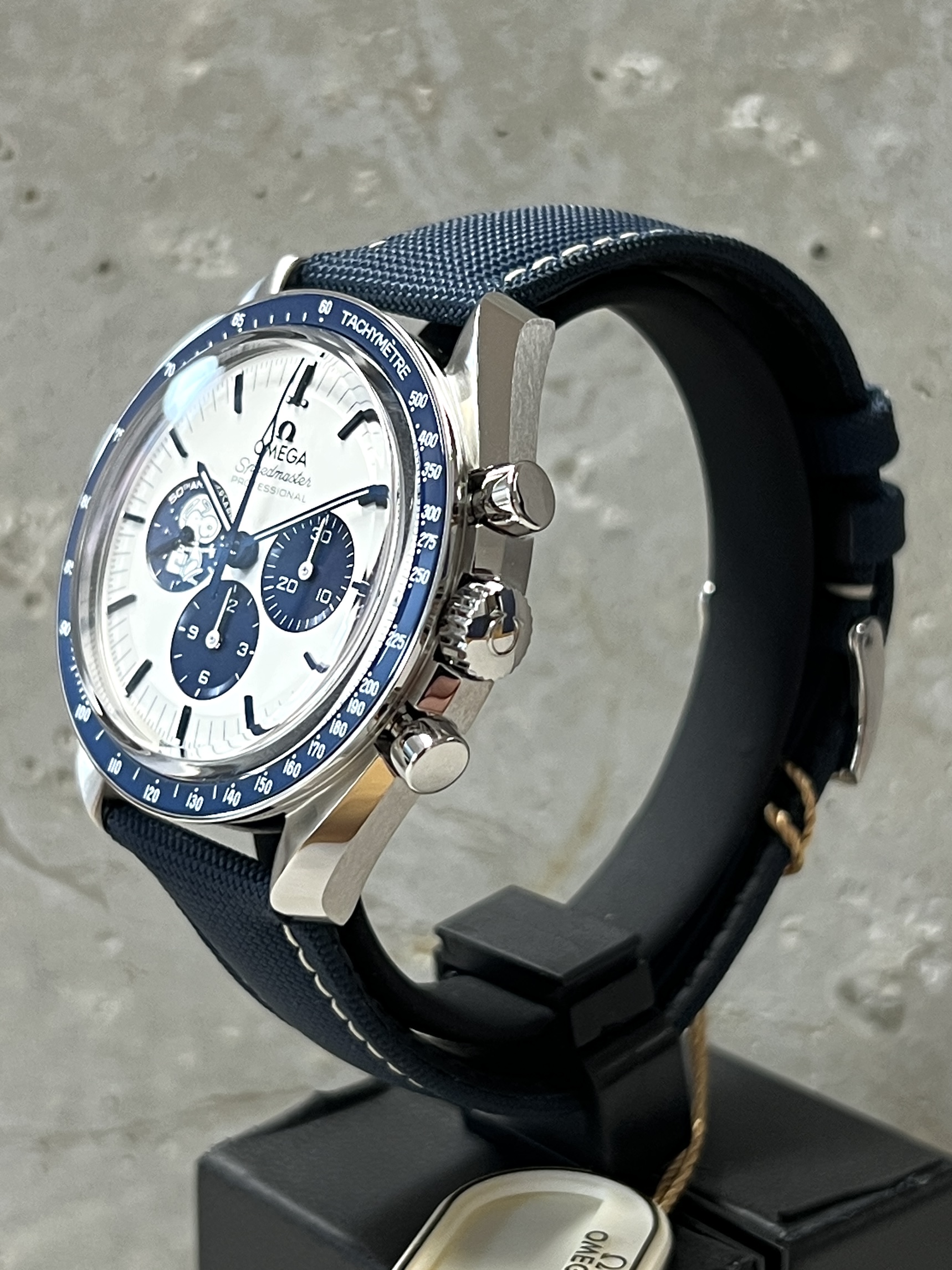 OMEGA Speedmaster Moonwatch Anniversary Series "Silver Snoopy Award" 3