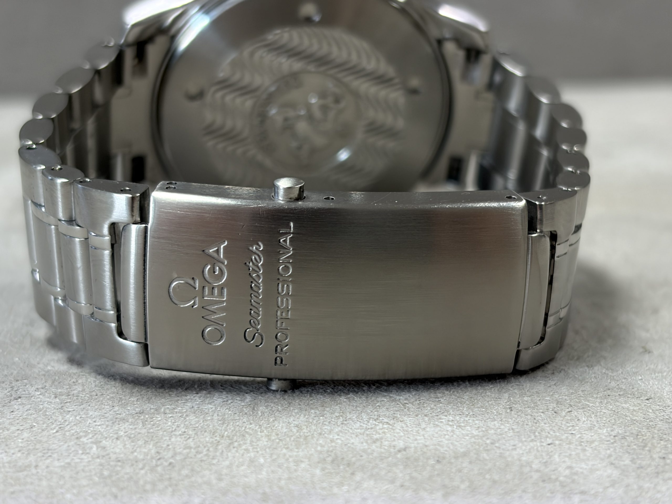 Omega Seamaster Diver 300M "Peter Blake" 9