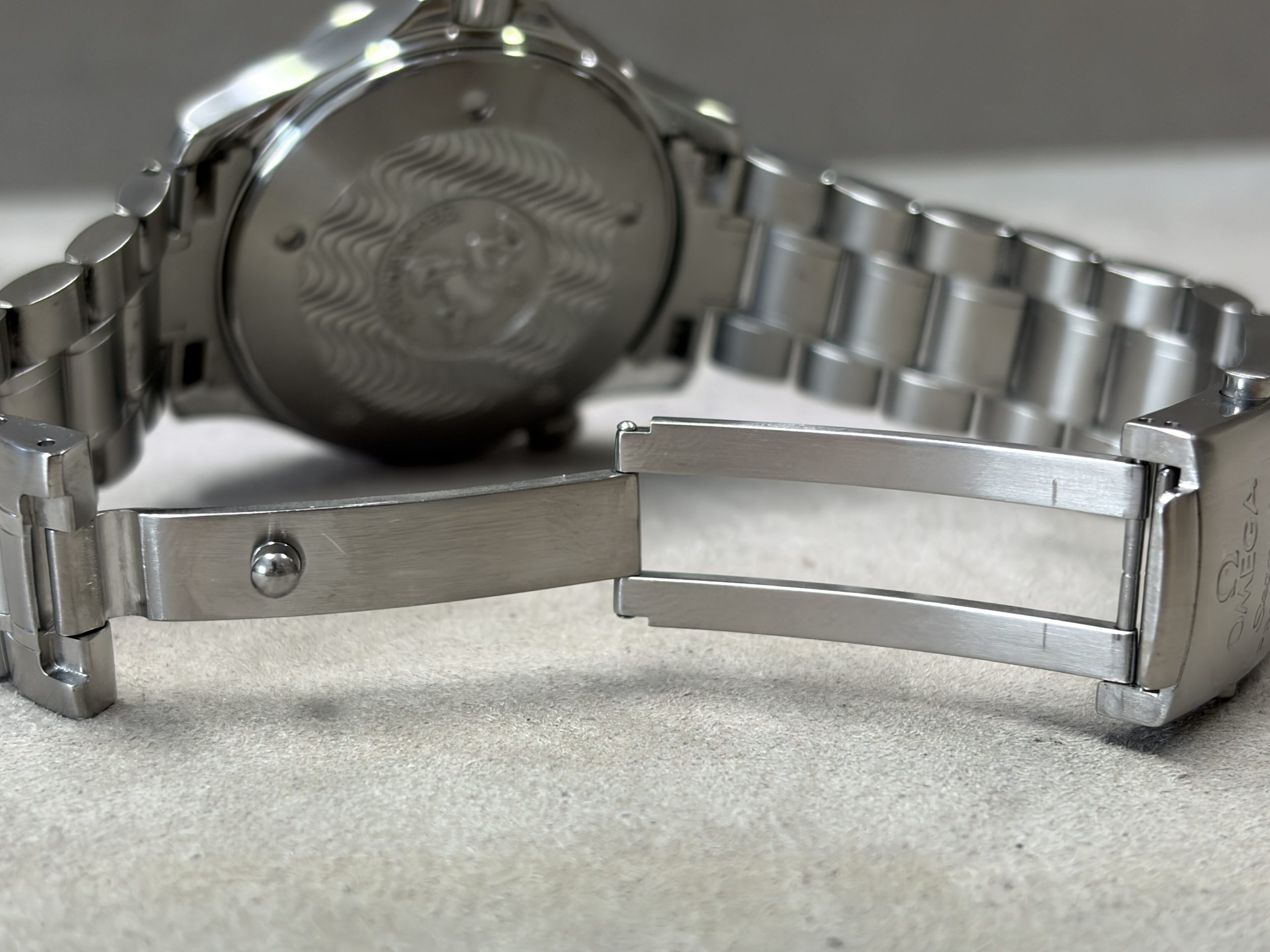 Omega Seamaster Diver 300M "Peter Blake" 11