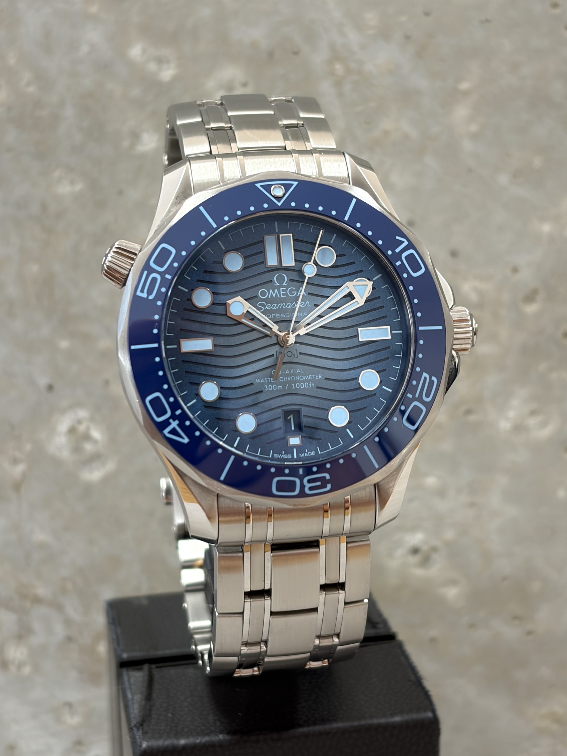 Omega Seamaster Diver 300M "SUMMER BLUE" 1