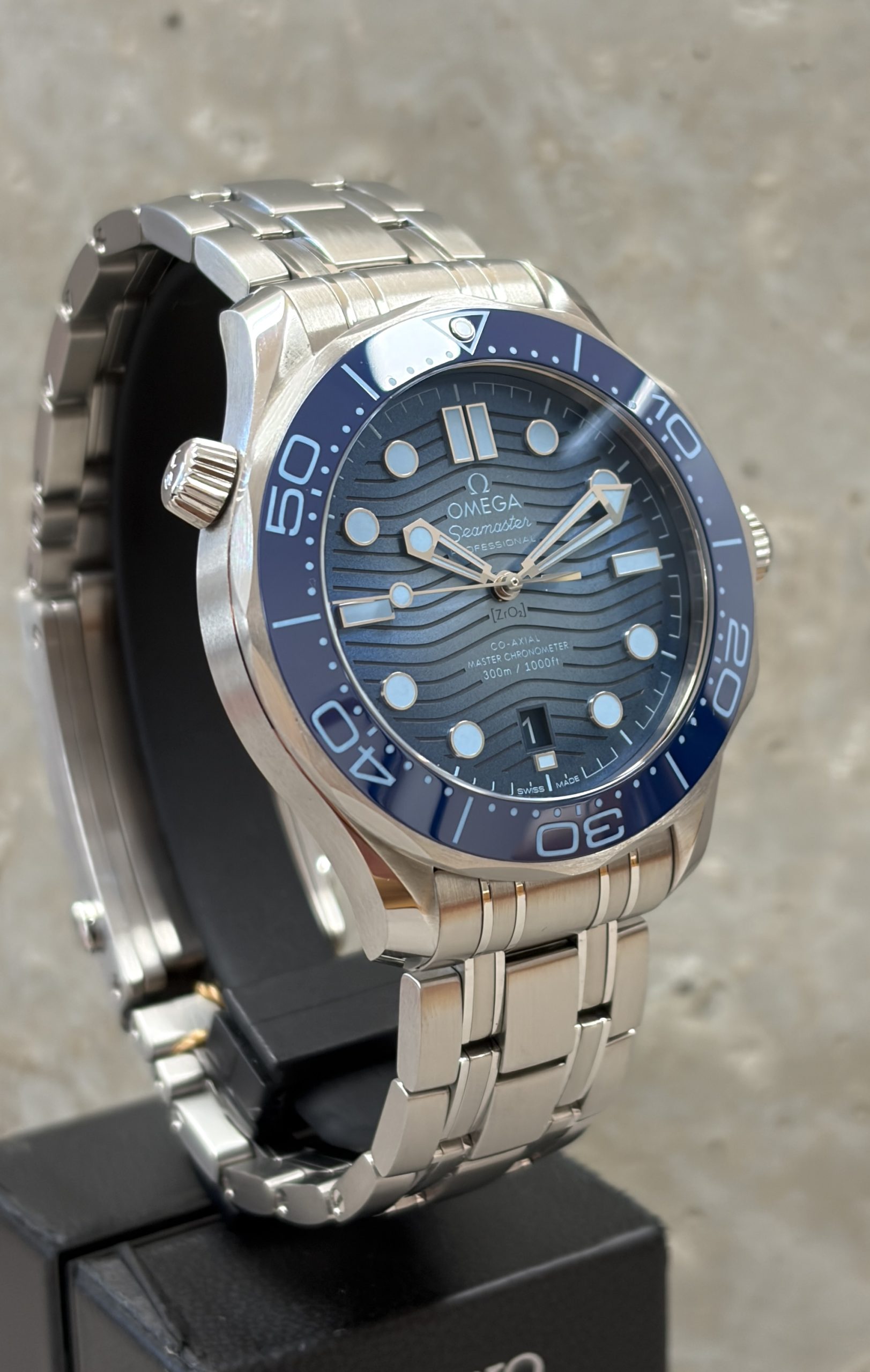 Omega Seamaster Diver 300M "SUMMER BLUE" 7