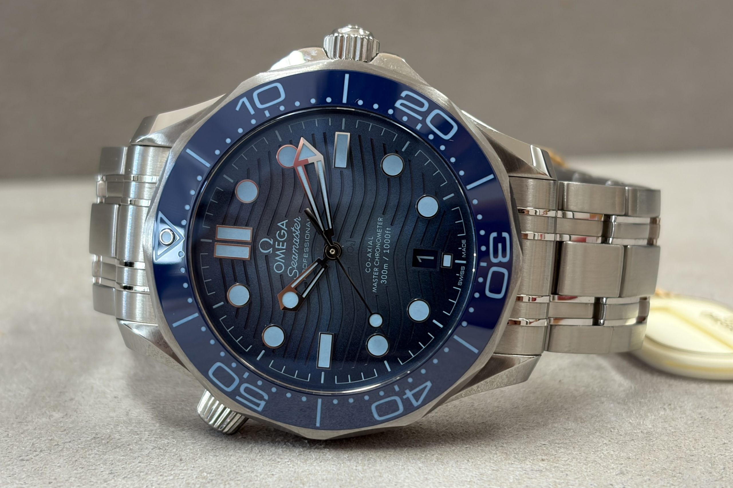 Omega Seamaster Diver 300M "SUMMER BLUE" 9