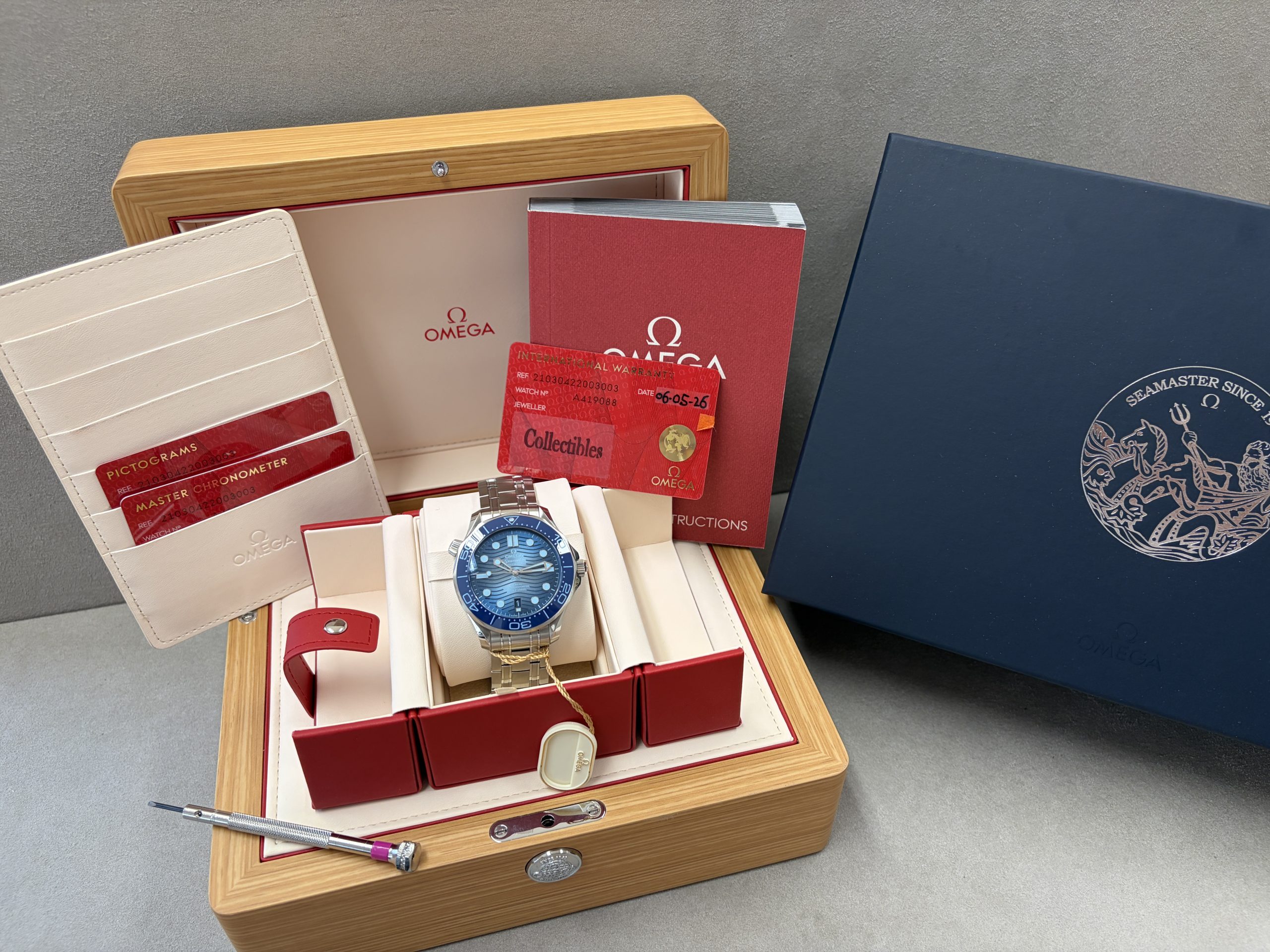 Omega Seamaster Diver 300M "SUMMER BLUE" 15